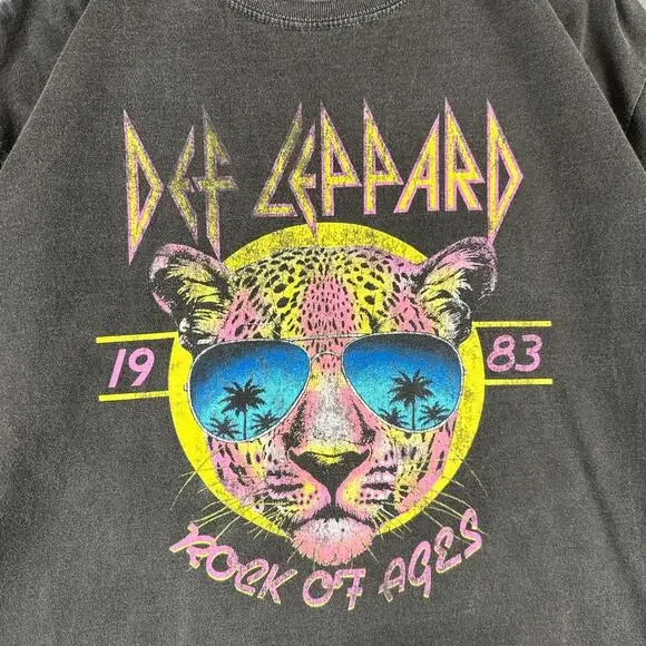 Def Leppard Rock of Ages Leopard Band Graphic T-shirt Size M/L - Picture 3 of 7